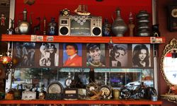 Dedesinin 85 yıllık sefer tasıyla başladığı antika koleksiyonunu restoranında sergiliyor