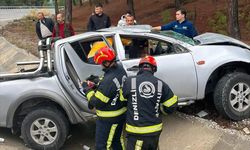 Denizli'de ağaca çarpan pikaptaki 1 kişi öldü, 1 kişi yaralandı