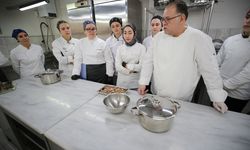 Edirne'de Mevlevi mutfağı üniversitede aşçı adaylarının elinde yeniden hayat buluyor
