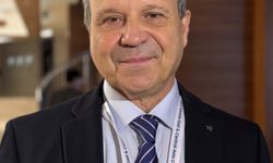 Emisyonsuz araçlar için şarj istasyonları da yenilenebilir enerjiye yöneliyor