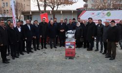 Erzincan'da 70 çiftçiye törenle dut sıkma ve koyun kırkma makinesi dağıtıldı