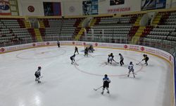 Erzurum'da Buz Hokeyi Kış Spor Oyunları'nın çeyrek final maçları yapıldı