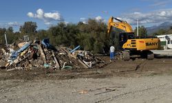 Fethiye sahilinde imara aykırı yapılar yıkılıyor