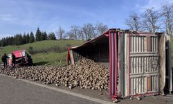 GÜNCELLEME - Bursa'da tırın emniyet şeridindeki araçlara çarptığı kazada 1 kişi öldü, 3 kişi yaralandı