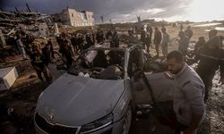 GÜNCELLEME - İsrail'in Gazze'de bir araca düzenlediği hava saldırısında 4 Filistinli hayatını kaybetti