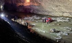Hakkari'de Zap Suyu'na düşen aracın sürücüsü ağır yaralandı