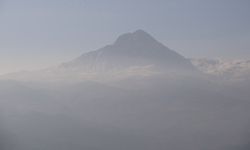 Iğdır'da Tekelti Dağı sisler arasında görüntülendi