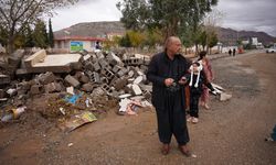 Irak'taki sel felaketinde, yaklaşık 30 öğrenci okul duvarı çökmeden saniyeler önce kurtarıldı