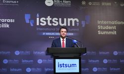 İstanbul'da düzenlenen 'Uluslararası Öğrencilik Zirvesi' ilham veren konuşmalarla devam ediyor