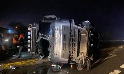 Konya'da otomobile çarpan tırın devrildiği kazada 2 sürücü yaralandı