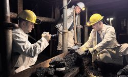 Madencilerin 'kara elmas' mesaisi, fotoğraf karelerinde ölümsüzleşiyor