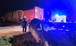 Malatya'da yük treninin otomobile çarpması sonucu 5 kişi yaralandı