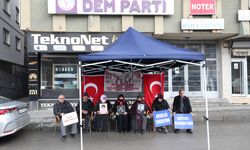 Muş'ta evlatlarına kavuşmak isteyen aileler, DEM Parti önündeki eylemlerini sürdürdü