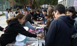 Öğrencilerin kermes geliriyle iki bakkalın veresiye defterindeki borçlar silindi