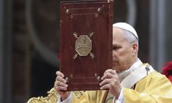 Papa 14. Leo, Vatikan'da ilk kez Noel ayini yönetti