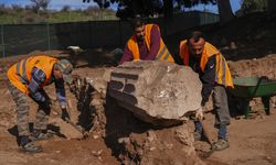 Romalı seçkinlerin kullandığı mermer küvet çeşme yalağına çevrilmiş