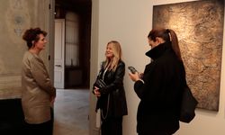 Sanatçı Elvan Alpay'ın 'Panta Rhei / İşler - Works 2021-2025' sergisi, İstanbul'da sanatseverlerle buluştu