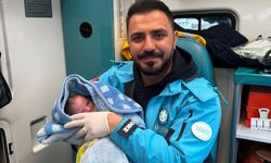 Şanlıurfa'da ambulansta doğum yapan kadın, bebeğine sağlık çalışanının ismini verdi