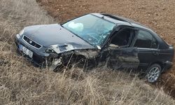 Tokat'ta iki otomobilin çarpıştığı kazada 3 kişi yaralandı