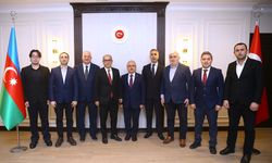 Türk gazetecilere 'Azerbaycan Basınının 150. Yılı' madalyası