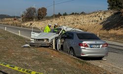 Uşak'ta iki otomobilin çarpıştığı kazada yaşlı çift öldü