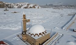 Van'ın tarihi yapıları karla kaplandı
