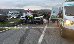 Zonguldak'ta kamyona çarpan otomobildeki 1 kişi öldü, 2 kişi yaralandı
