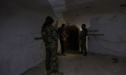 AA ekibi, Suriye'nin Ayn İsa beldesinde terör örgütü YPG'nin evlerin içinden açtığı tünelleri görüntüledi