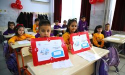 Adana, Mersin, Hatay ve Osmaniye'de öğrenciler karnelerini aldı