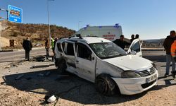 Adıyaman'da iki aracın çarpıştığı kazada 4 kişi yaralandı