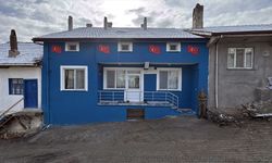 Afyonkarahisar Valisi Yiğitbaşı, tadilatı tamamlanan evinde şehit ailesini ziyaret etti