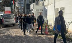 Antalya'da ağabeyini öldürüp yengesini yaralayan zanlı ve 6 aile üyesi adliyeye sevk edildi