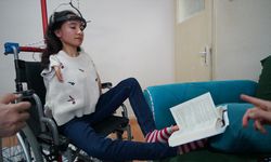 Ayaklarıyla hayata tutunan Kader, skolyozla mücadelesinde ameliyata hazırlanıyor