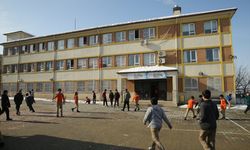 Aydınlı çiftin eğitim sevdası Siirt'te kütüphaneye dönüştü