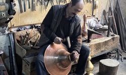 Bakırı yarım asırdır şekillendiren usta kardeşler, dünyadaki camilere de alem yapıyor