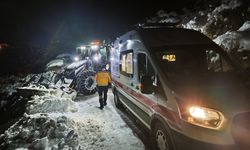 Batman'da yolu kapalı köydeki 80 yaşındaki hasta, ekiplerin yardımıyla hastaneye ulaştırıldı