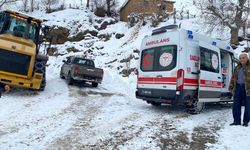 Batman'da yolu kardan kapanan köydeki tansiyon hastası, ekiplerin yardımıyla hastaneye ulaştırıldı