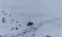 Bayburt'ta çığ düşmesi sonucu kapanan köy yolu ulaşıma açıldı