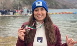 Bengisu Avcı, buz yüzmede Türkiye rekoru kırdı