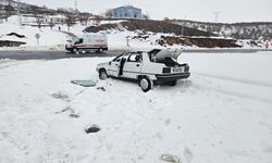 Bingöl'de takla atan otomobildeki 2'si öğretmen 3 kişi yaralandı