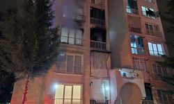 Bursa'da apartman dairesinde çıkan yangında 1 kişi yaralandı, 1 kişi dumandan etkilendi