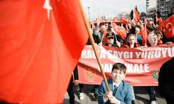 Çanakkale'de 'Bayrağa Saygı' yürüyüşü yapıldı