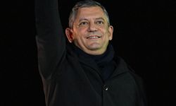 CHP Genel Başkanı Özel, partisinin Çekmeköy'de düzenlenen mitingine katıldı