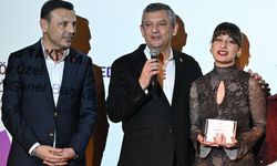 CHP Genel Başkanı Özel, SES Eşitlik ve Dayanışma Derneği Yılın Kadınları Ödül Töreni'ne katıldı