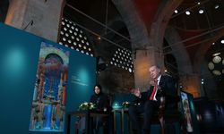 Cumhurbaşkanı Erdoğan, Hane İslam Eserleri Sergisi'nde sanatçı ve katılımcılarla bir araya geldi: (1)