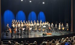 Cumhurbaşkanlığı Klasik Türk Müziği Korosu AKM'de dinleyiciyle buluştu