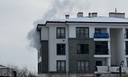 Elazığ'da binada çıkan yangında 11 kişi dumandan etkilendi