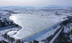 Elazığ'da Cip Barajı soğuk havanın etkisiyle dondu