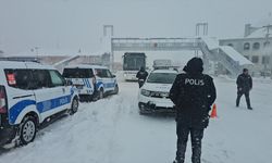 Erzincan-Gümüşhane kara yolu kar nedeniyle ulaşıma kapatıldı