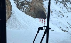 Erzincan'ın Kemaliye ilçesindeki Taş Yolu'na çığ düştü